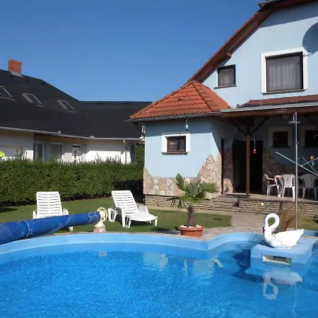 In Balatonmariafürdo 19325 Ferienhaus