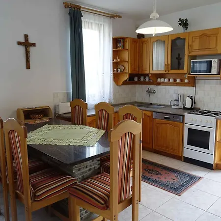 In Balatonmariafürdo 19325 Ferienhaus Balatonmáriafürdő